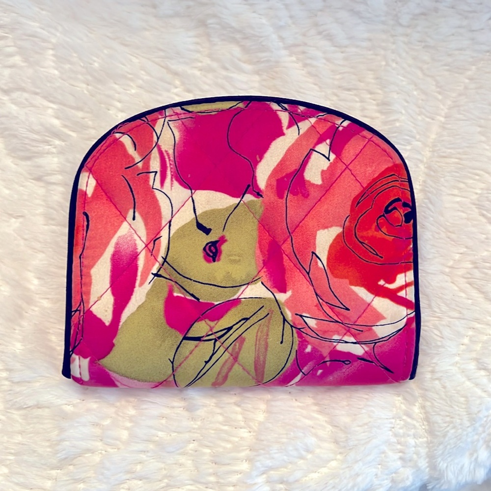 Vera Bradley wallet was n good condition.